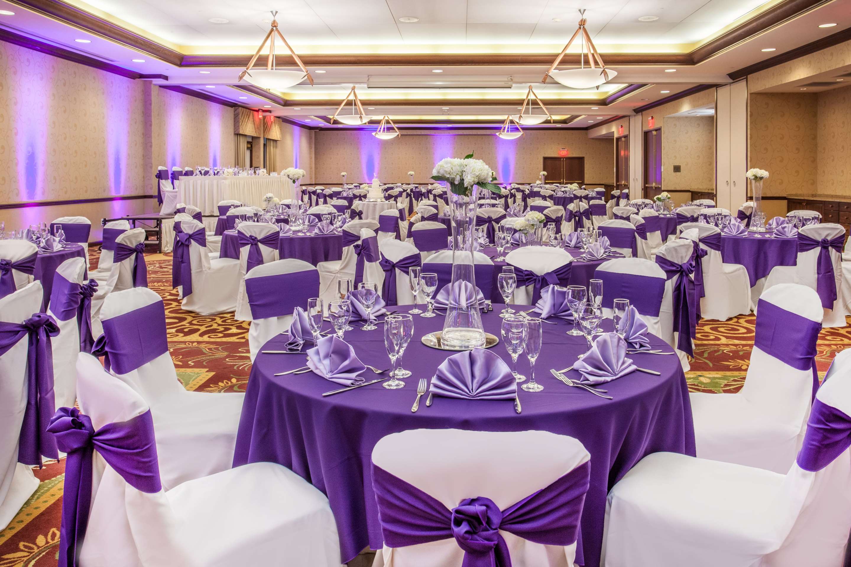 Ballroom Wedding Side Center | Sonesta Milwaukee West Wauwatosa