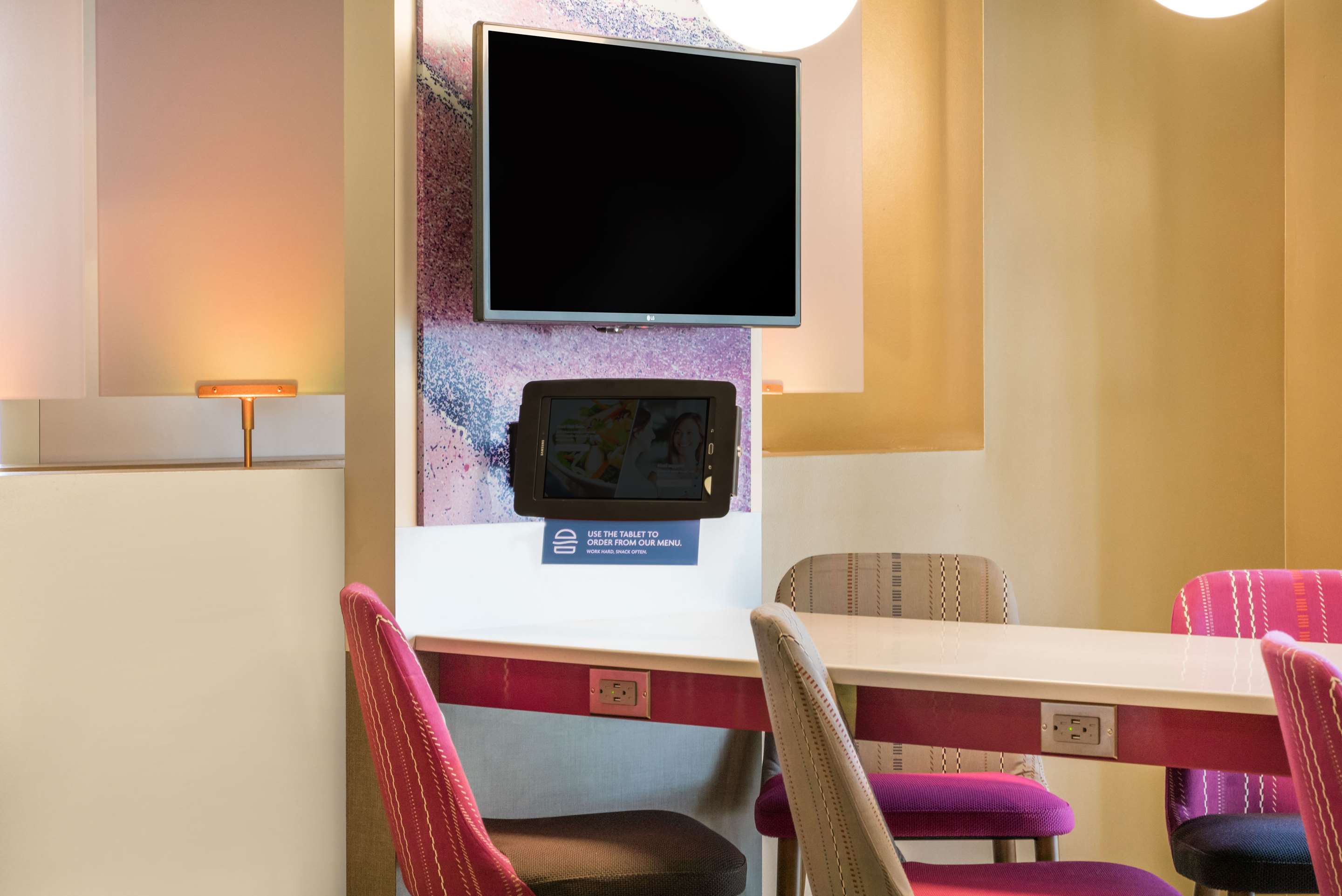 Huddle Workspace | Sonesta Milwaukee West Wauwatosa