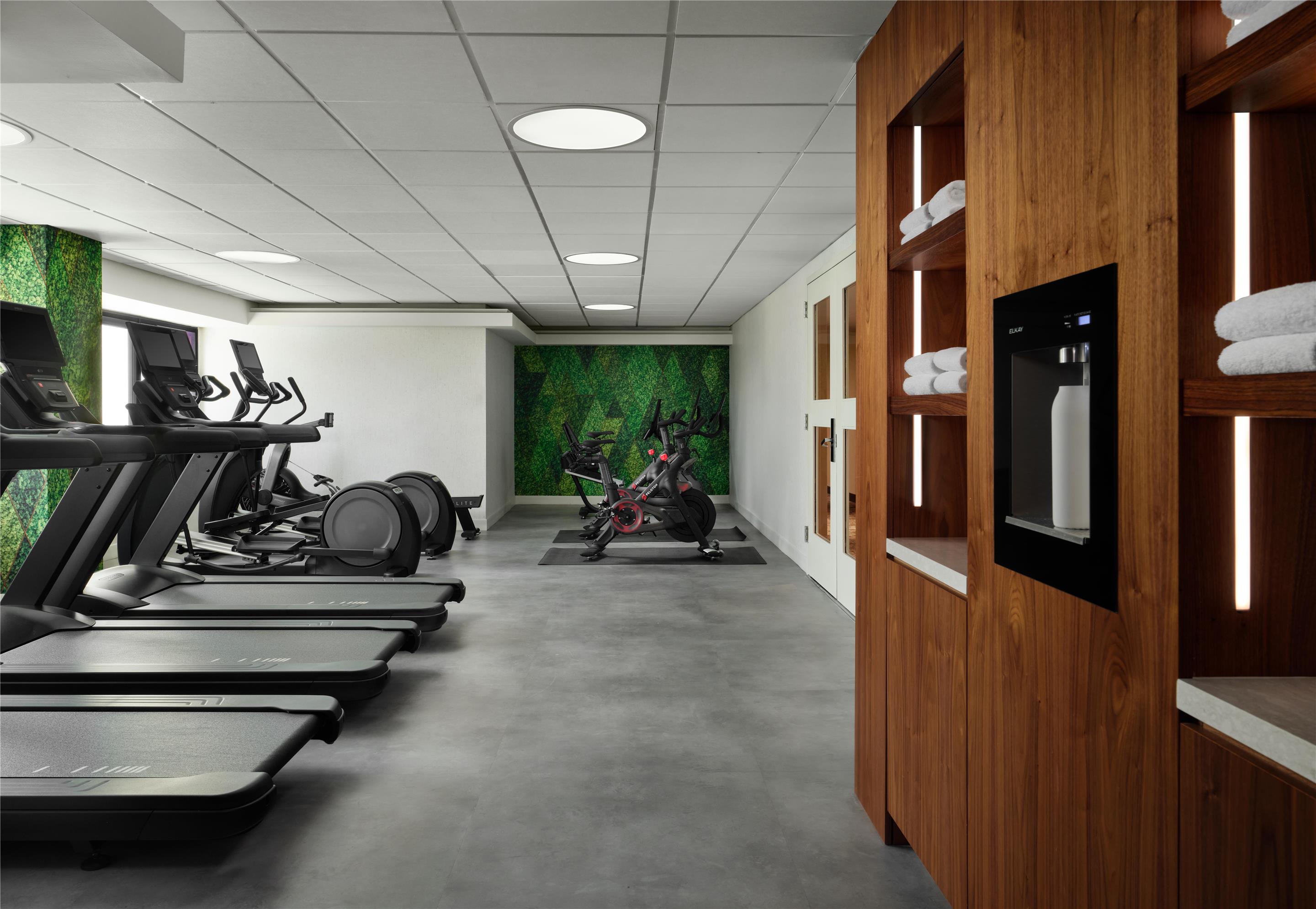 24/7 Fitness Center | Crowne Plaza Los Angeles Airport