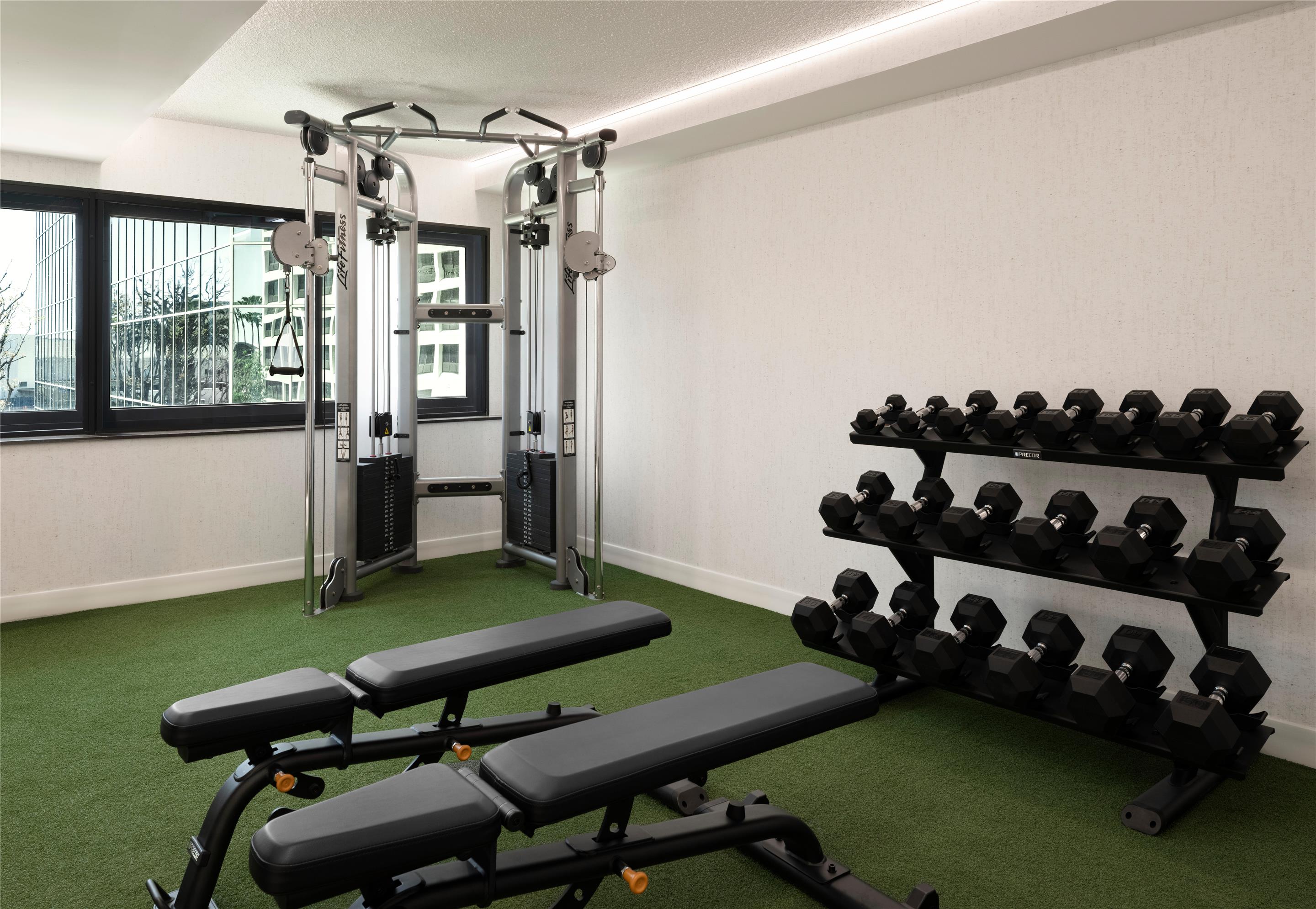 24/7 Fitness Center | Crowne Plaza Los Angeles Airport