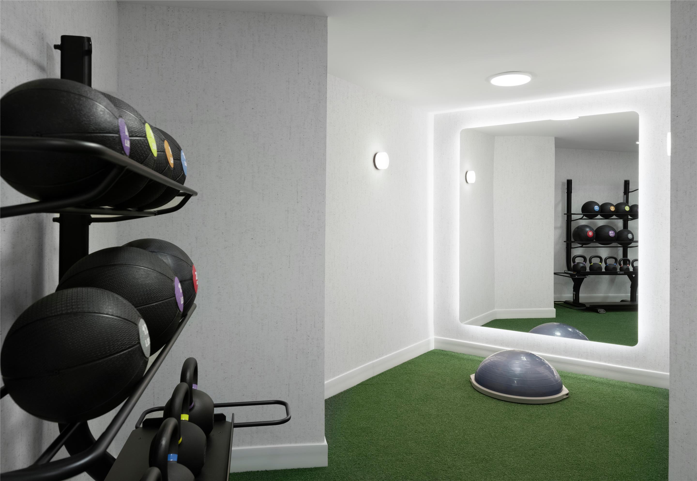24/7 Fitness Center | Crowne Plaza Los Angeles Airport