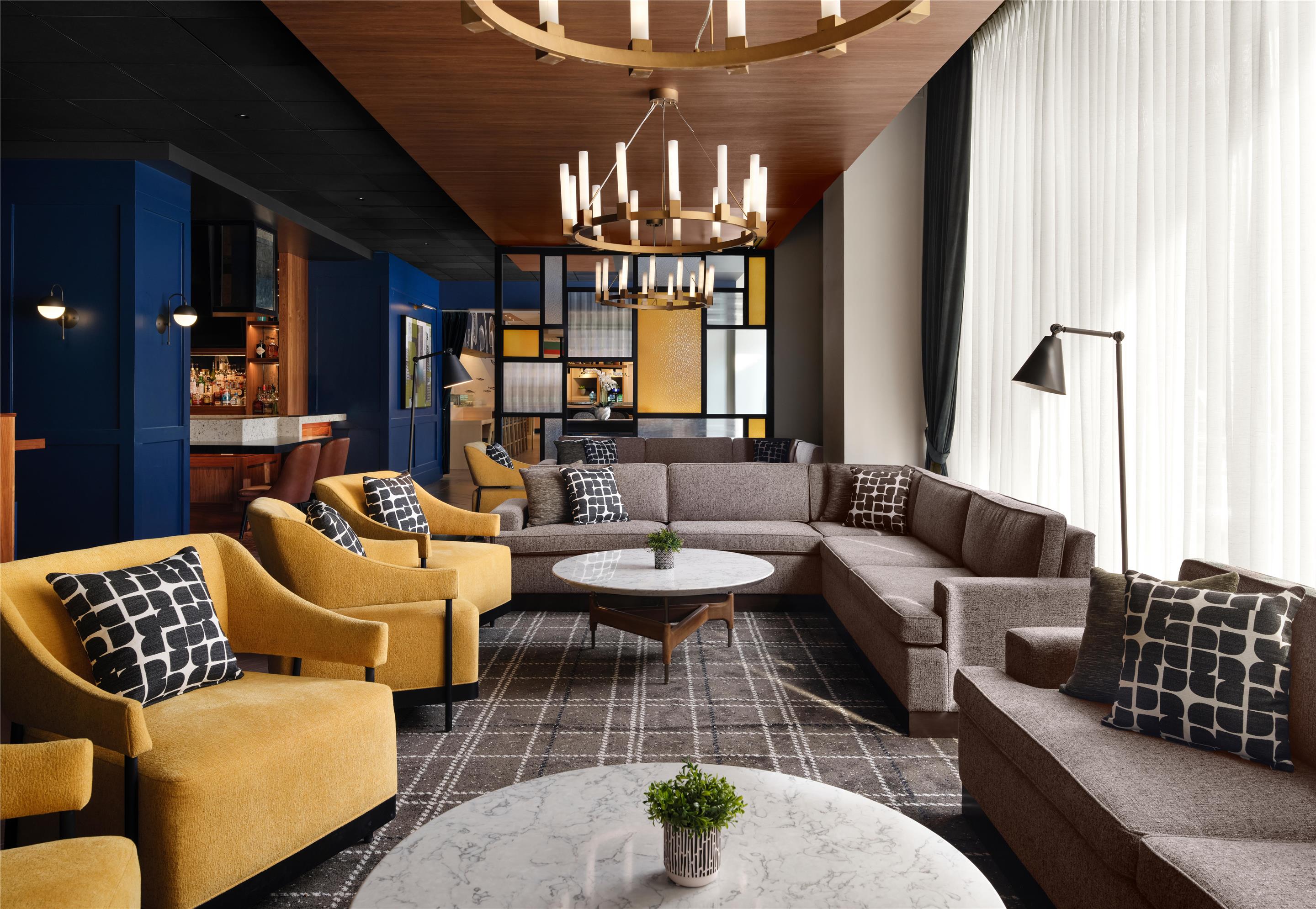 Century Taproom Lounge | Crowne Plaza Los Angeles Airport