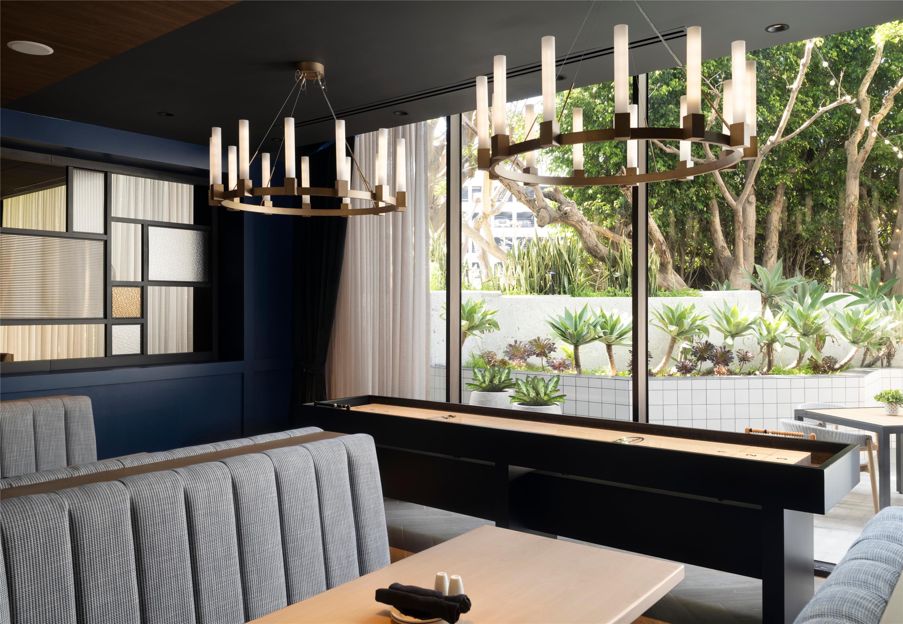 Century Taproom | Crowne Plaza Los Angeles Airport