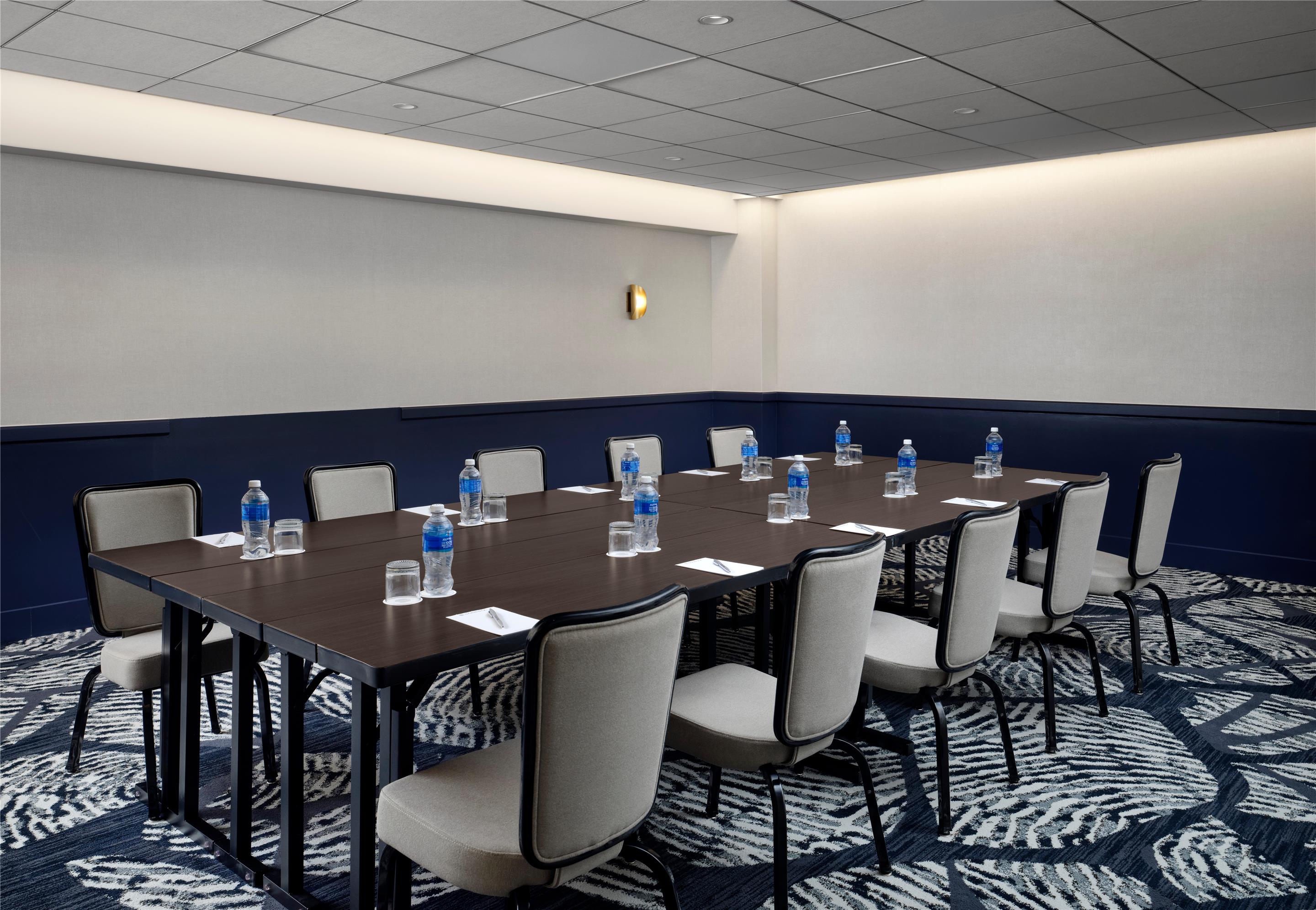 Los Alamos Boardroom | Crowne Plaza Los Angeles Airport