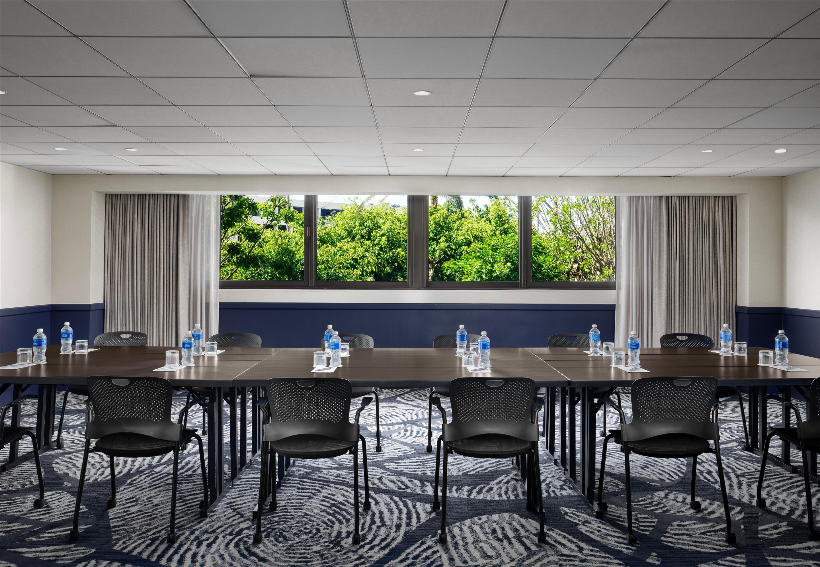 Temecula Boardroom | Crowne Plaza Los Angeles Airport