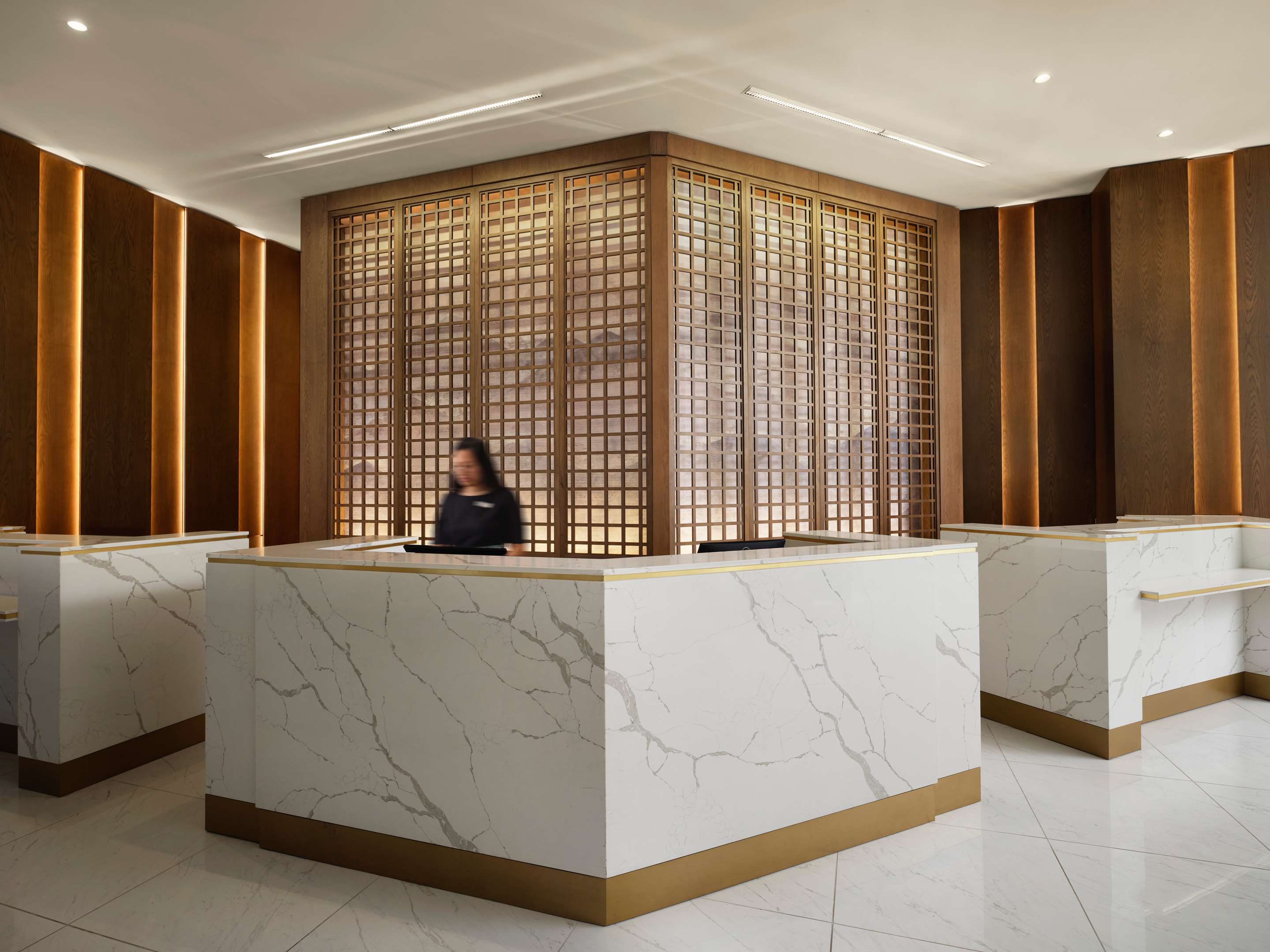 SHR WhitePlains Lobby FrontDesk Lifestyle