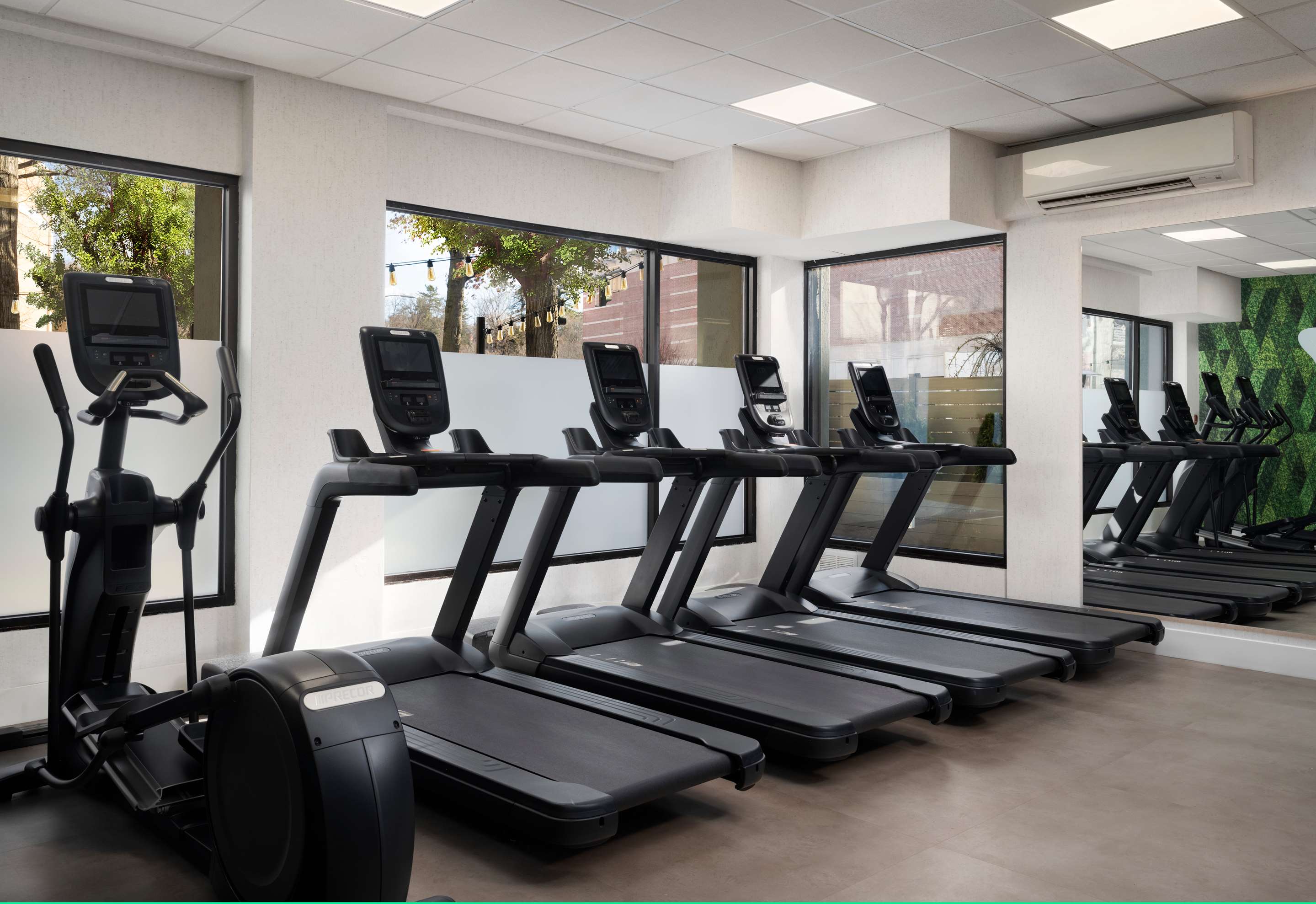 SHR WhitePlains Amenity FitnessCenter Treadmills