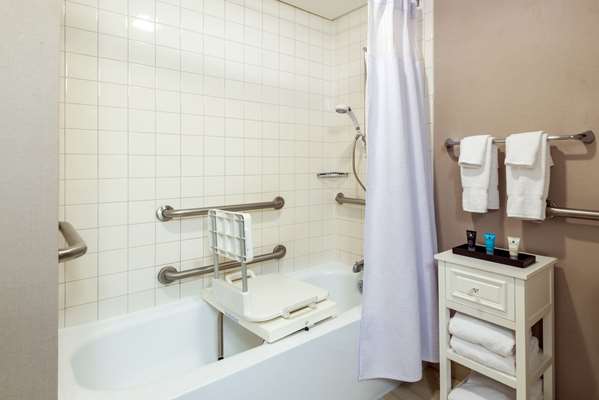  - Sonesta Hotel Airport North Atlanta - I-85, Exit 73