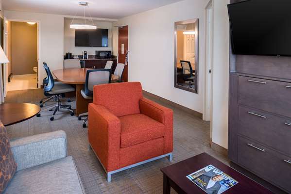 Suite - Sonesta Hotel O'Hare Airport Rosemont