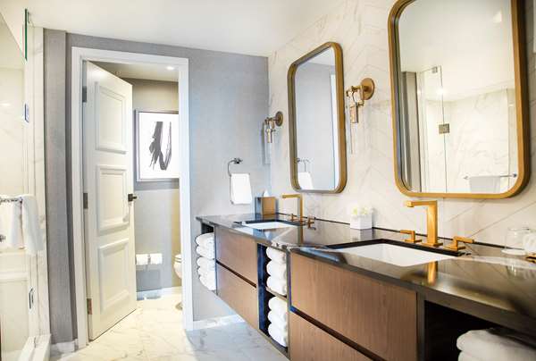  - Yorkville Royal Sonesta Hotel Queens Park Toronto