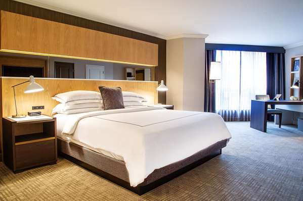 Suite - Yorkville Royal Sonesta Hotel Queens Park Toronto