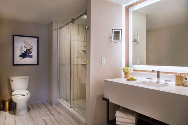  - Yorkville Royal Sonesta Hotel Queens Park Toronto