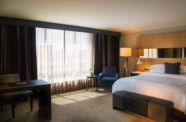 Suite - Yorkville Royal Sonesta Hotel Queens Park Toronto