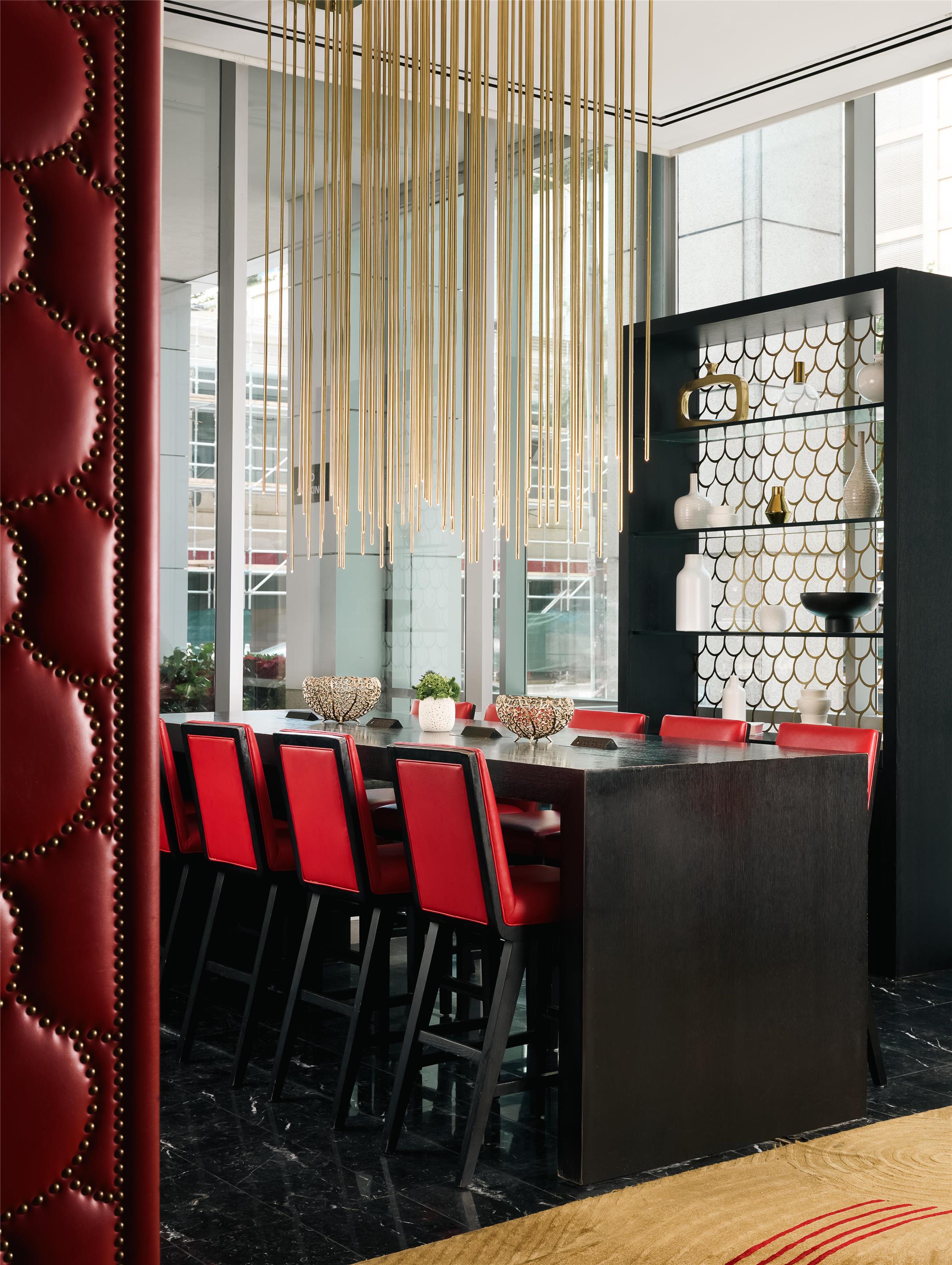Lobby Detail | The Royal Sonesta Chicago River North