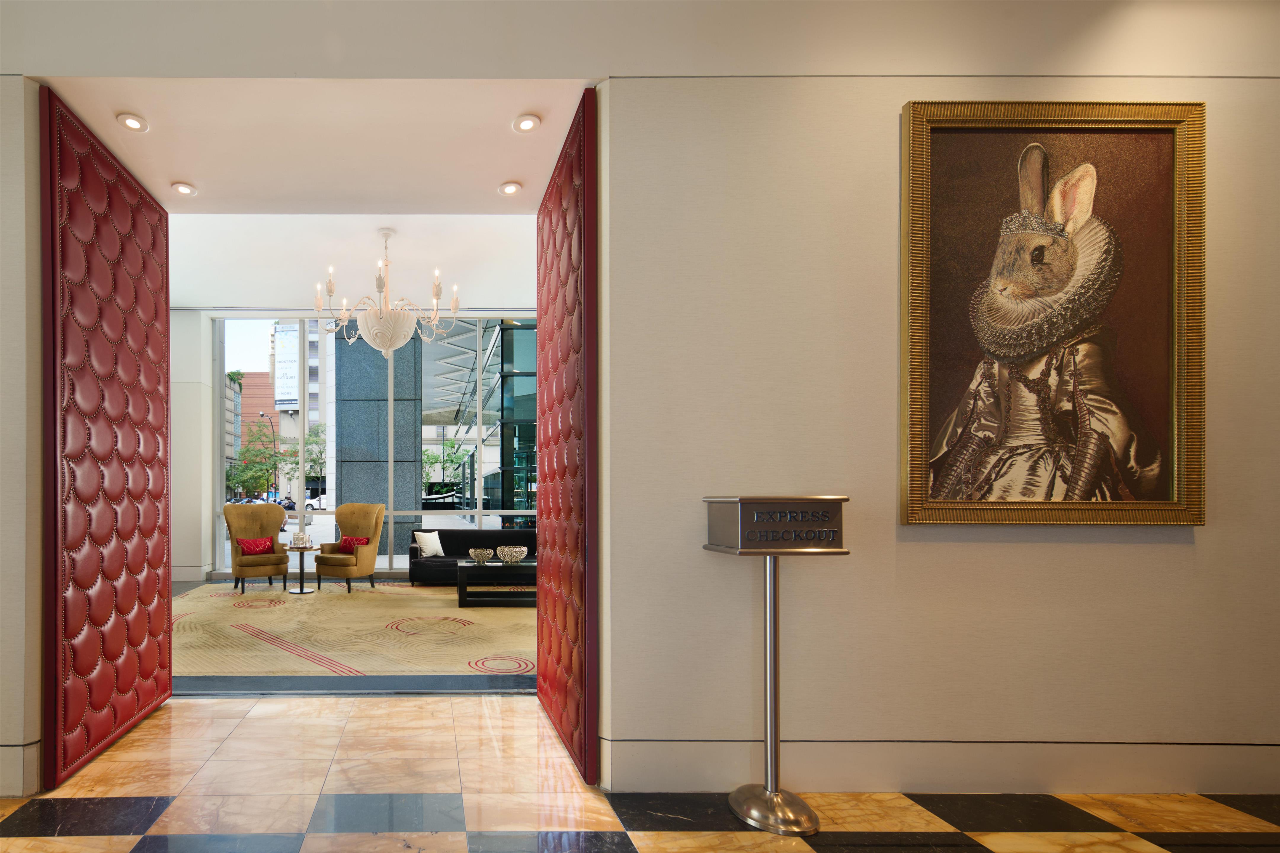 The Lady Mascot | The Royal Sonesta Chicago River North