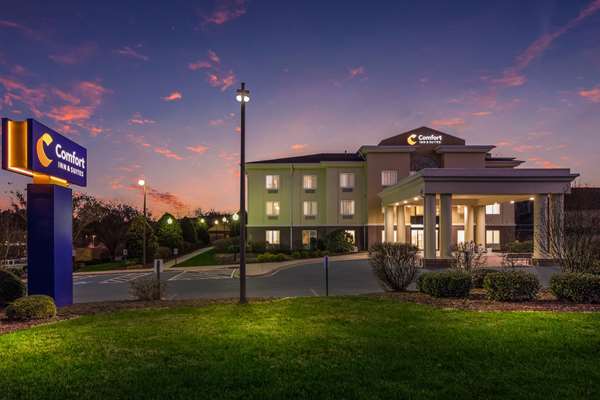 Exterior view - Comfort Inn & Suites Brevard