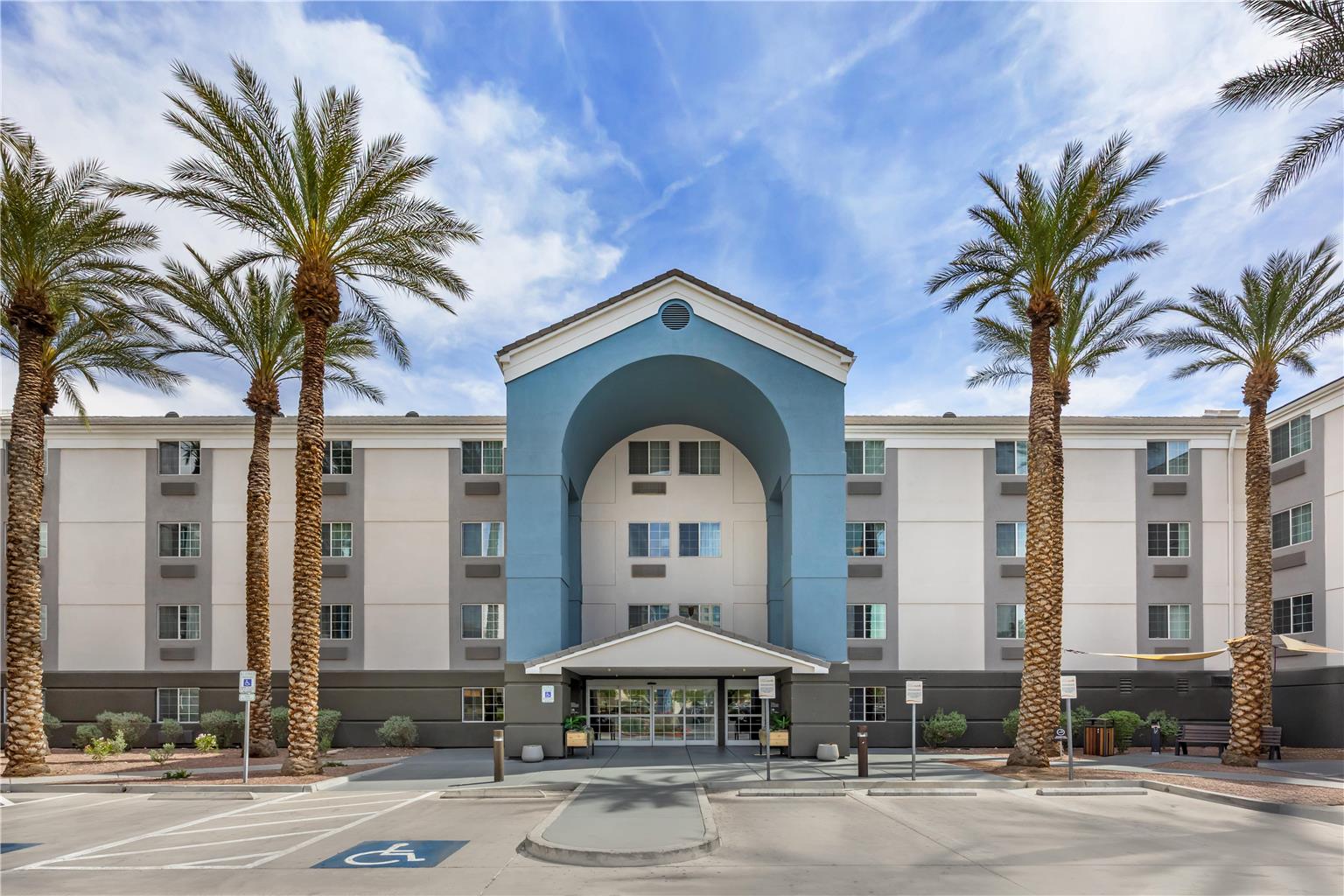 Sonesta Simply Suites Convention Center