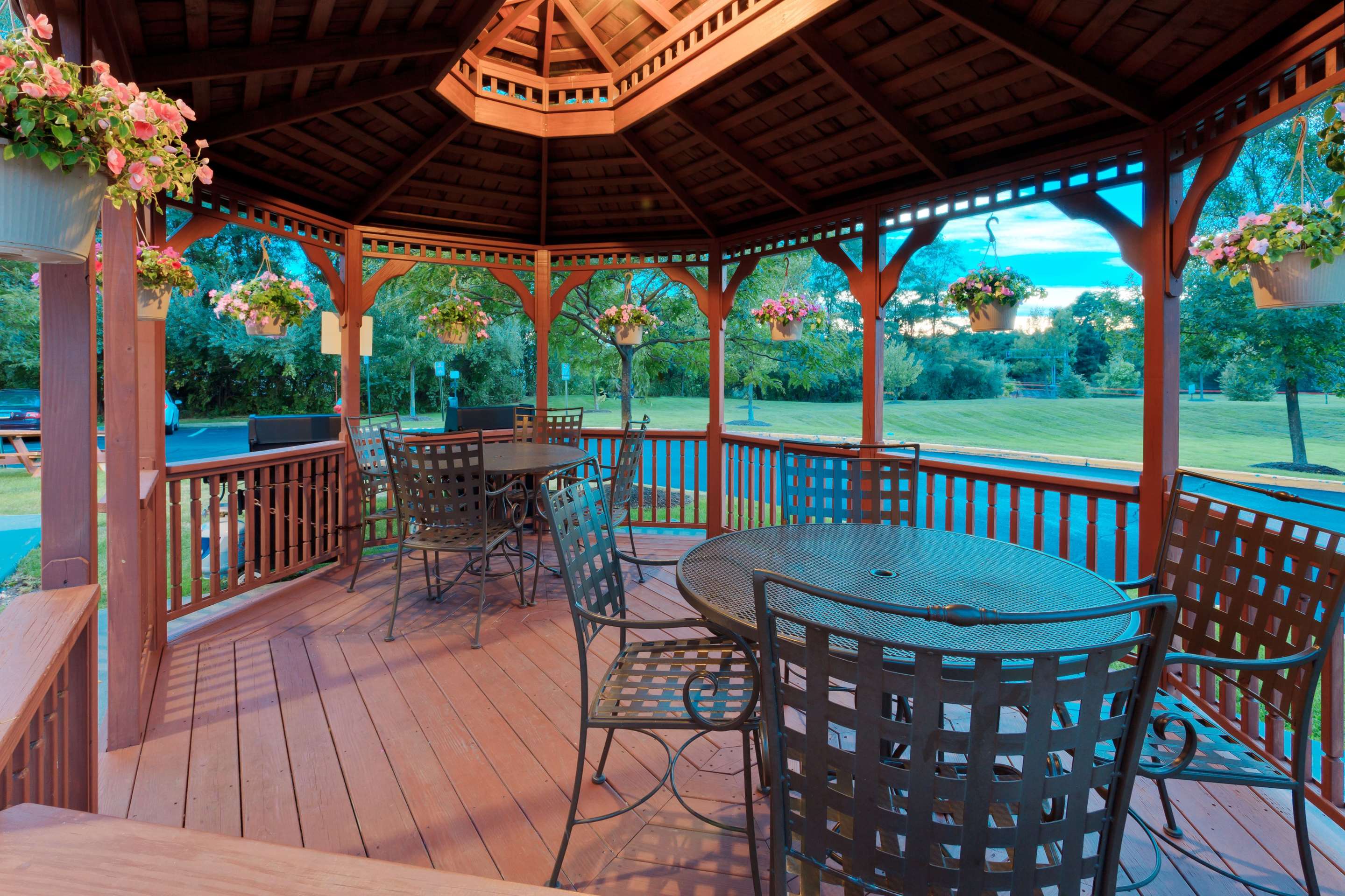 Exterior Gazebo Grill | Sonesta Simply Suites Nanuet
