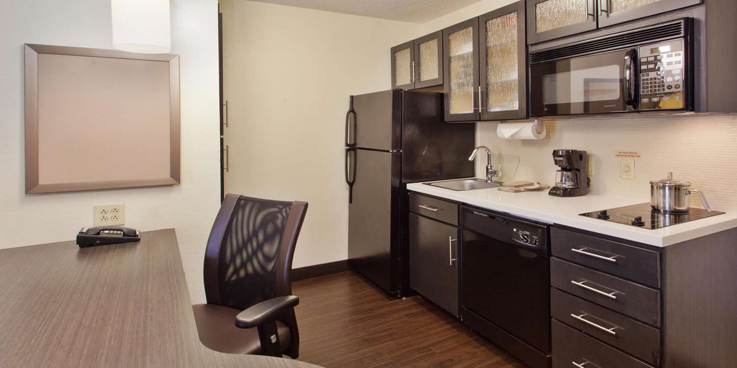 Studio Suite - Queen image