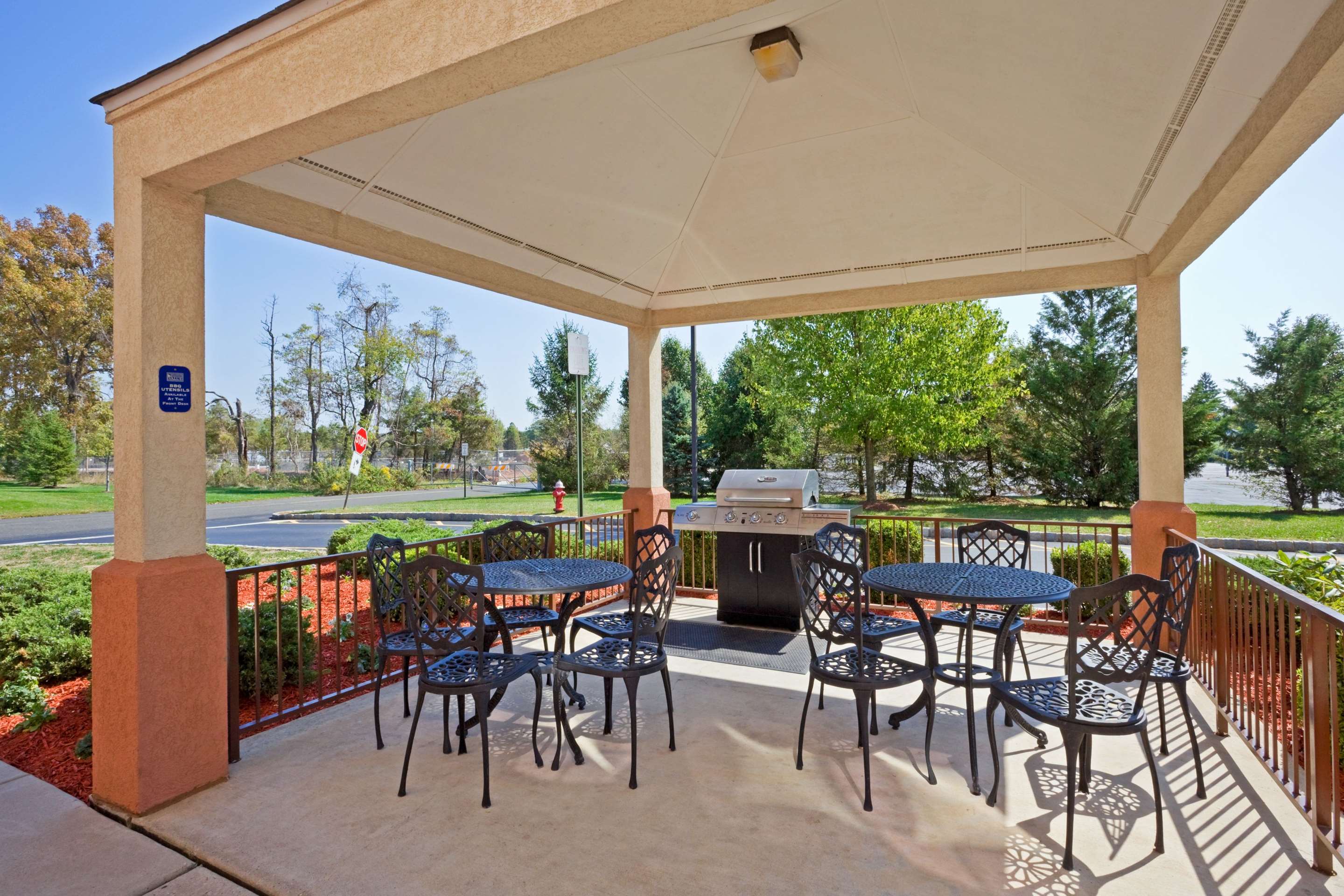 Guest Patio Grill | Sonesta Simply Suites Somerset