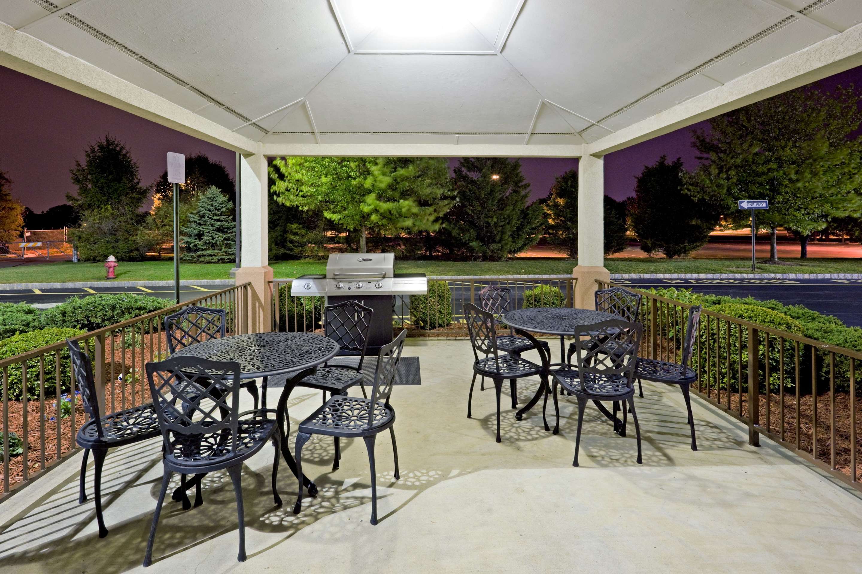 Guest Patio Grill | Sonesta Simply Suites Somerset
