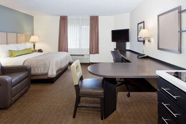 Suite - Sonesta Simply Suites Airport Wichita