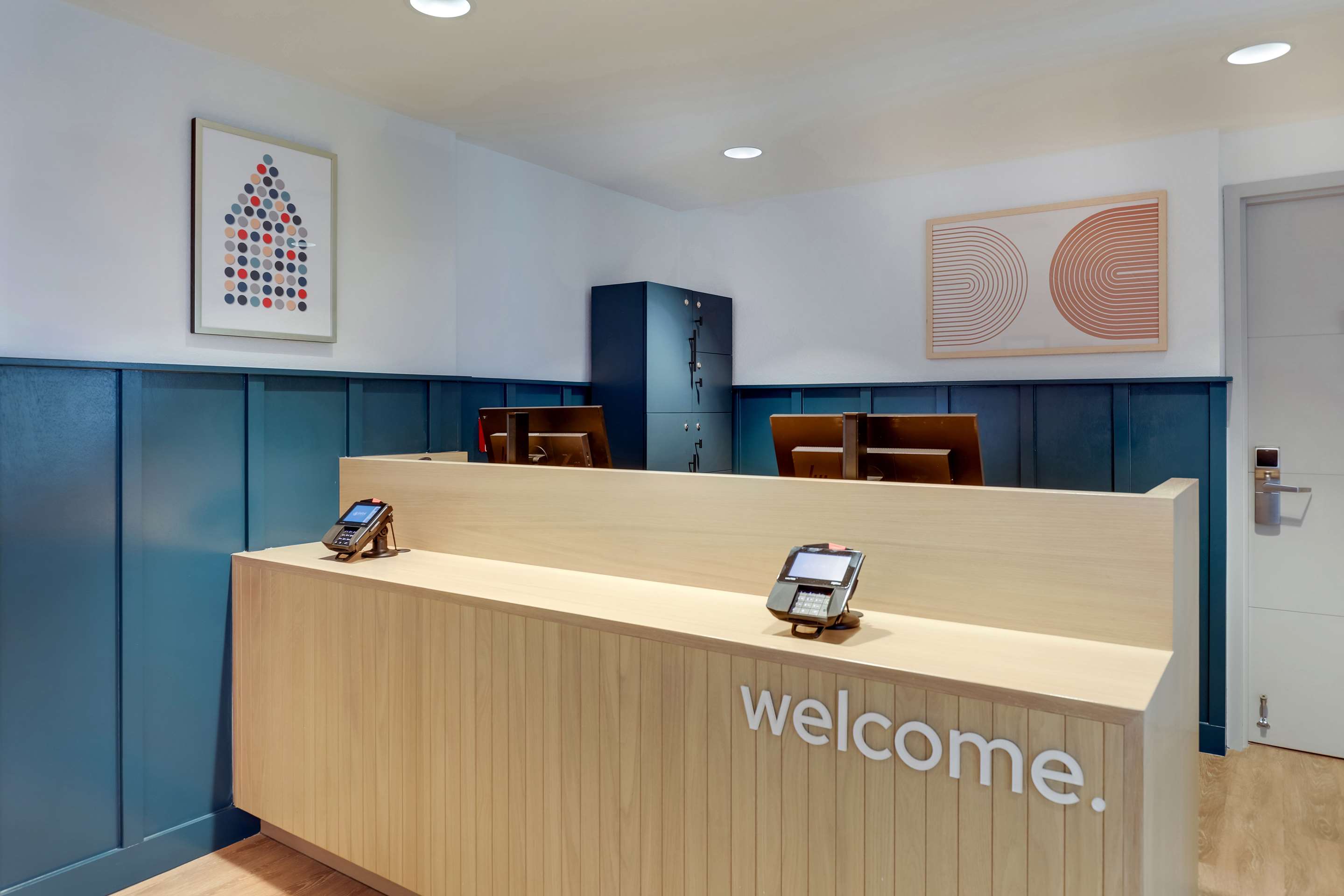 SIM MiamiAirportDoral Lobby FrontDesk | Sonesta Simply Suites Miami Airport Doral