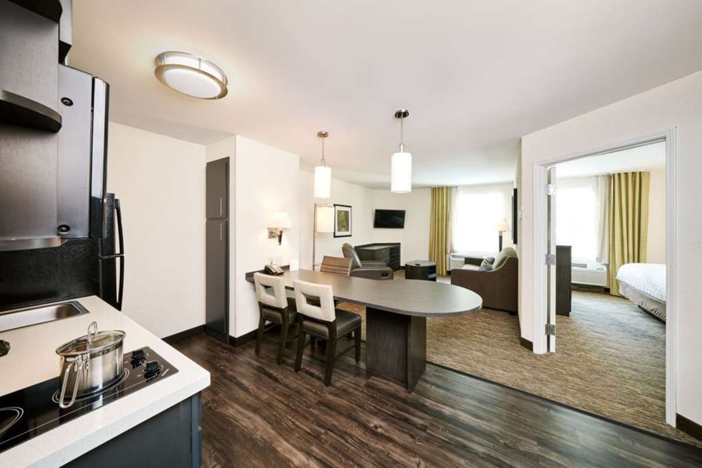 SSS Philadelphia Mount Laurel-guestroom-Dining Area,Guest Room,Guest Room Amenity,Kitchen/Kitchenette,Living Area,Sitting area,Suite,On-Site.jpg