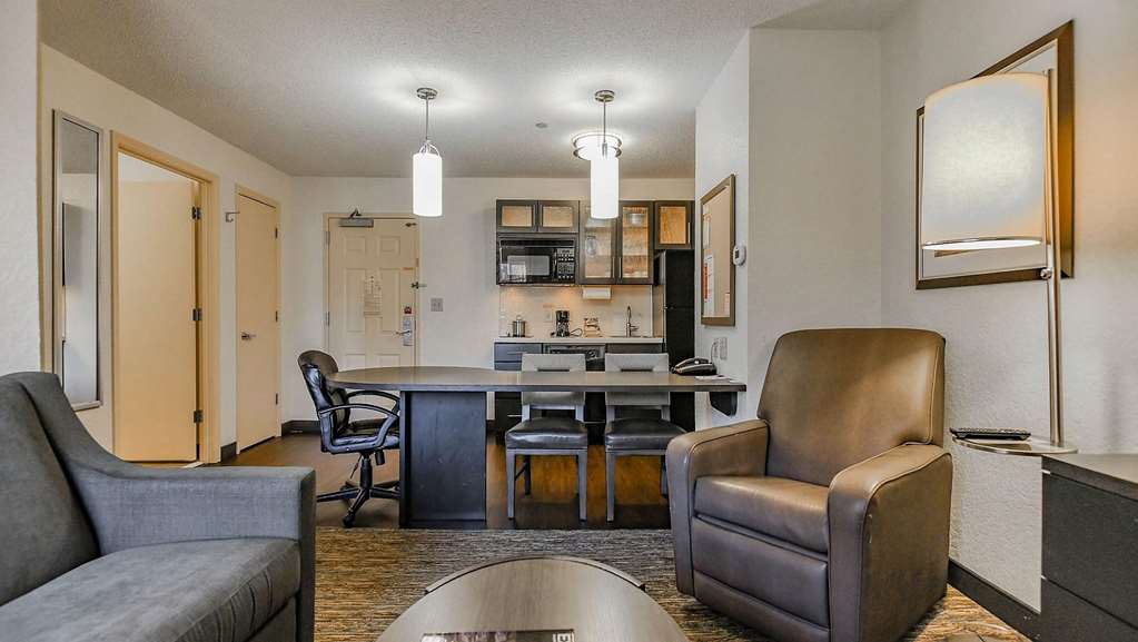 SSS Philadelphia Mount Laurel-guestroom-Guest Room,Guest Room Amenity,Suite,On-Site.jpg