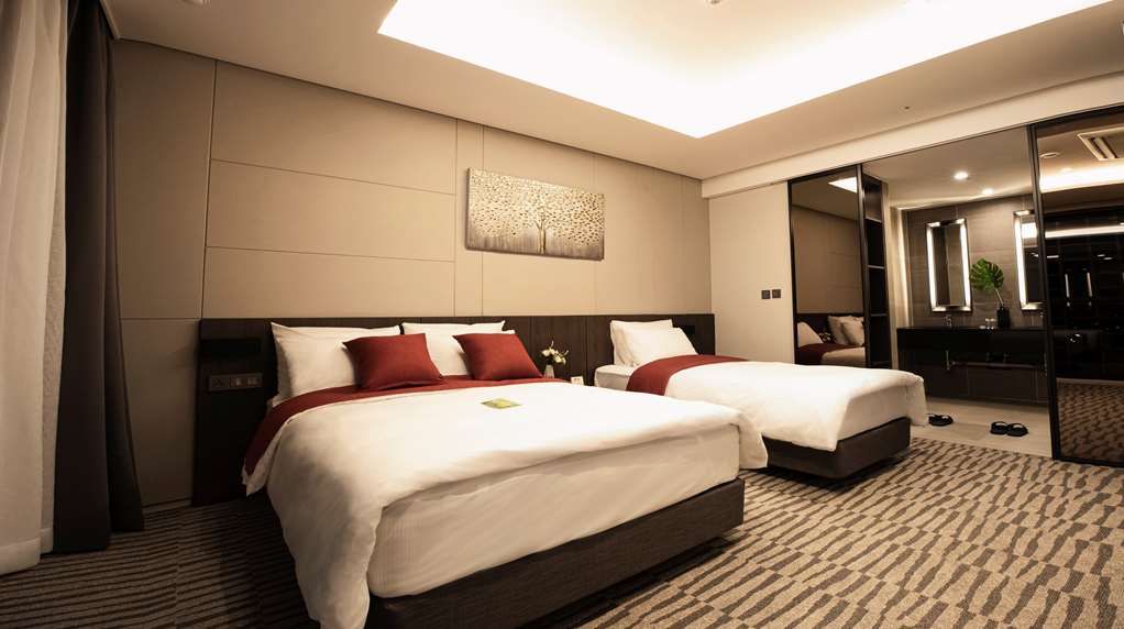 Best Western Plus Jeonju Hotel-guestroom-Guest Room,Guest Room Amenity,Suite,On-Site,Décor detail,Furnishings.jpg