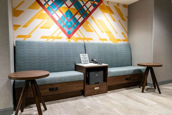 Conference Area - Hampton Inn Paris