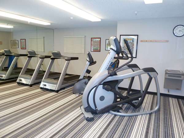 Fitness/ Exercise Room - Sonesta Simply Suites Libertyville
