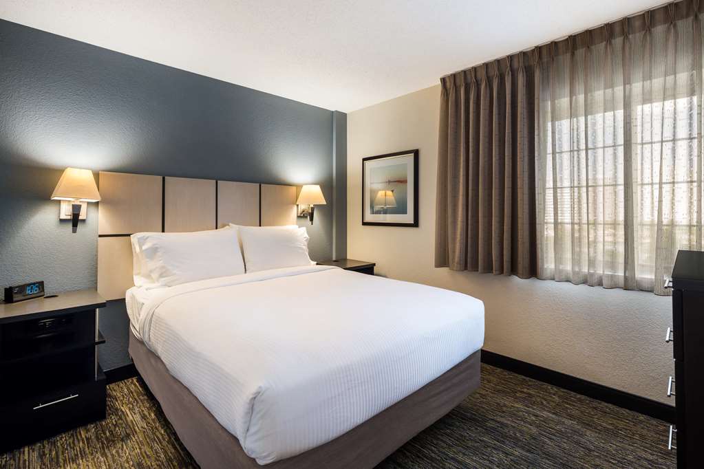 SONESTA SIMPLY ATLANTA-guestroom-Guest Room,Suite,On-Site.jpg