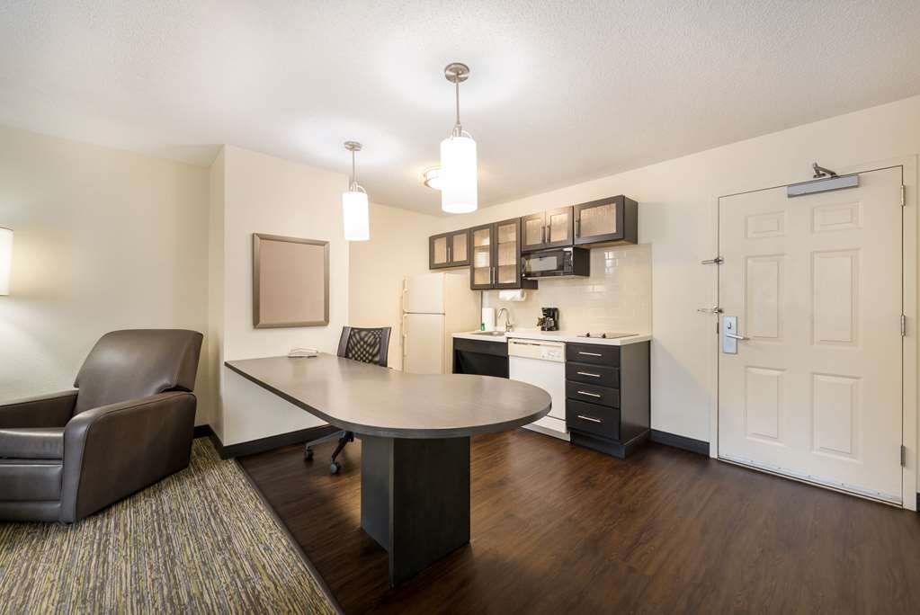 Sonesta Simply Hampton-guestroom-Guest Room,Guest Room Amenity,Kitchen/Kitchenette,Suite,On-Site.jpg