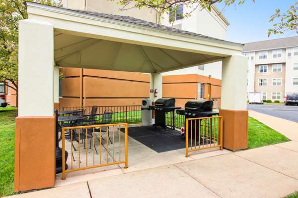 Recreation - Sonesta Simply Suites Earth City - I-70, Exit 231B