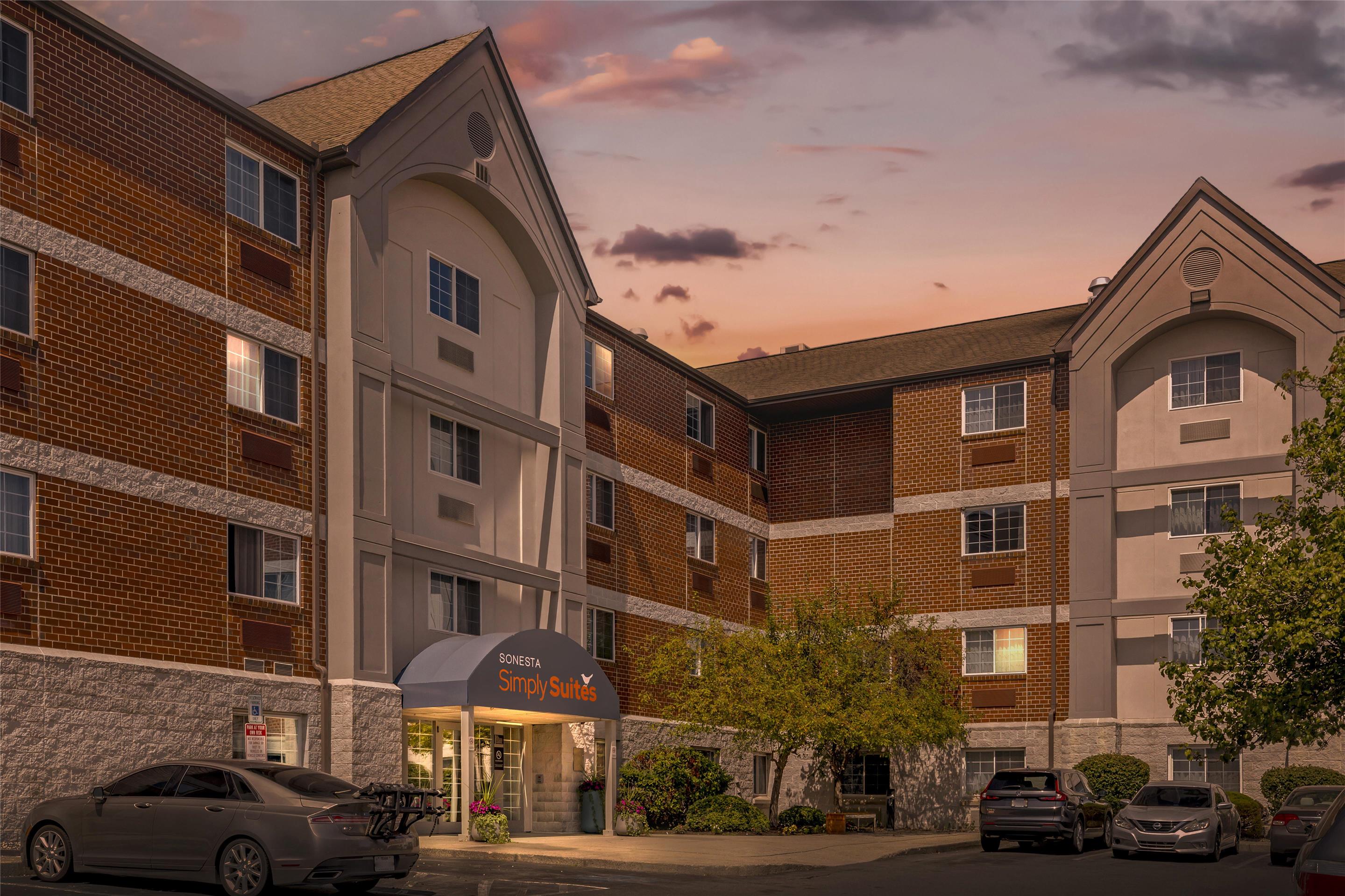 Sonesta Simply Suites Boston Burlington Exterior at Twilight