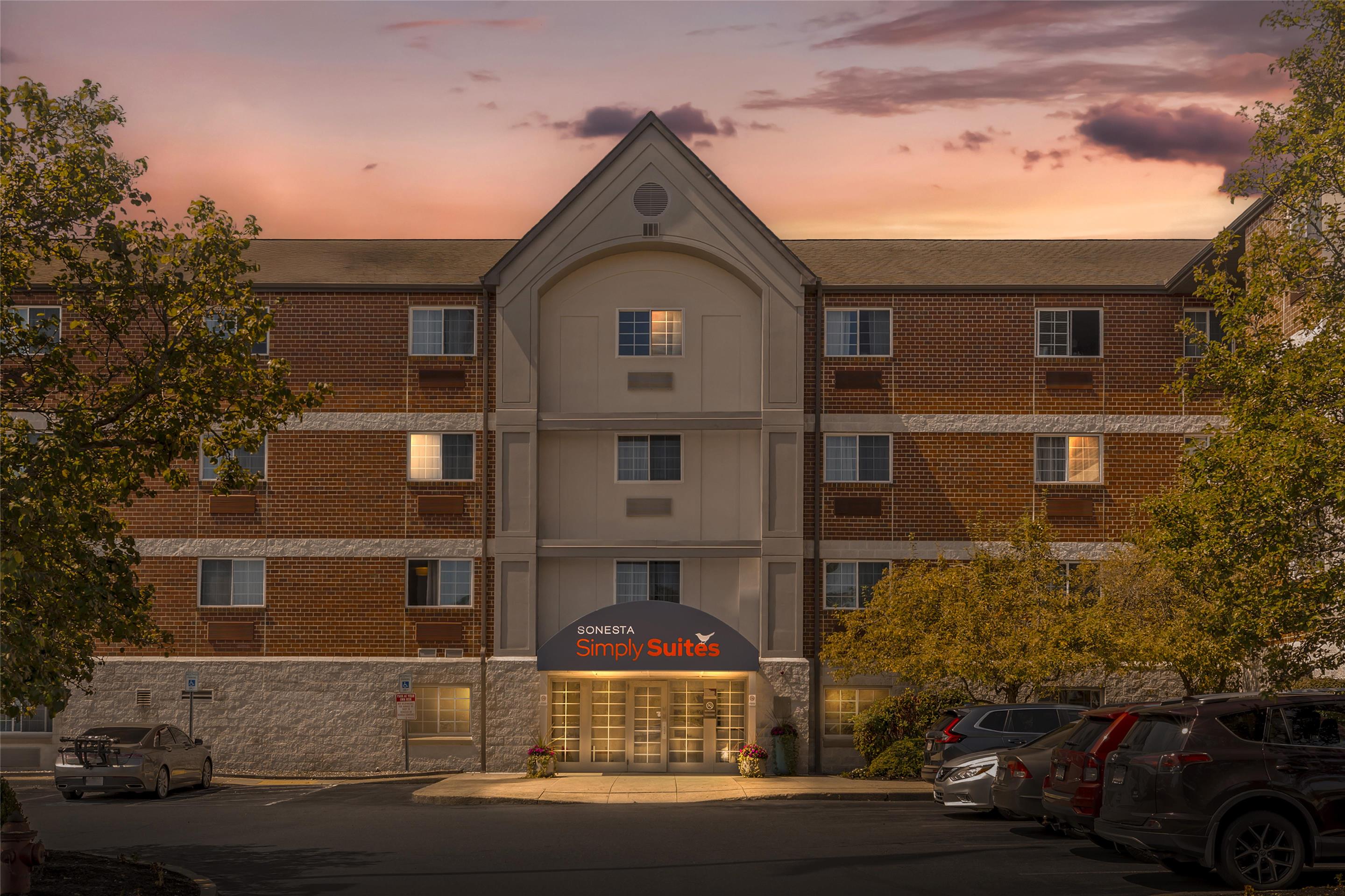 Sonesta Simply Suites Boston Burlington Exterior at Twilight
