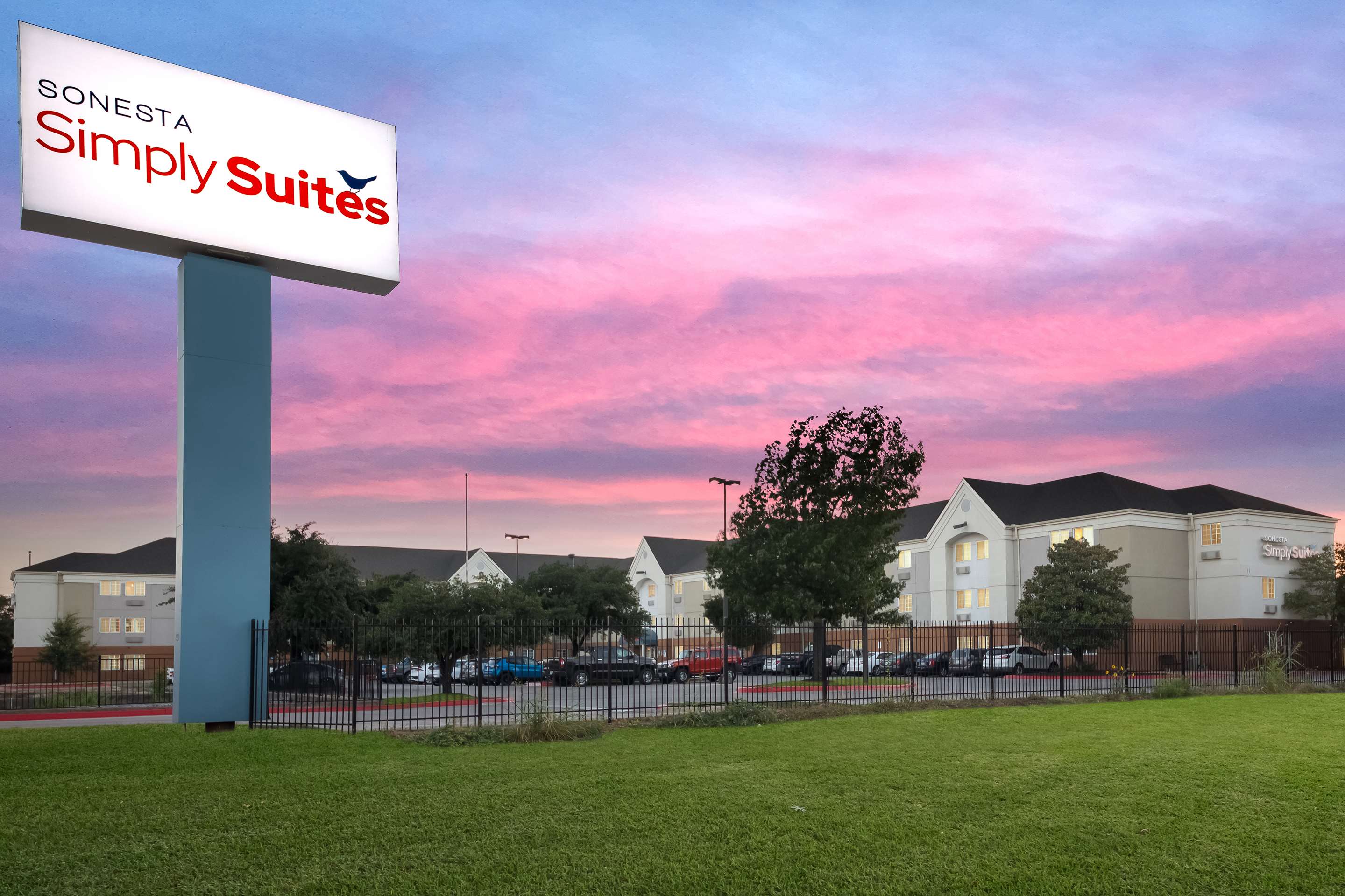 Sonesta Simply Suites Austin South signage dusk