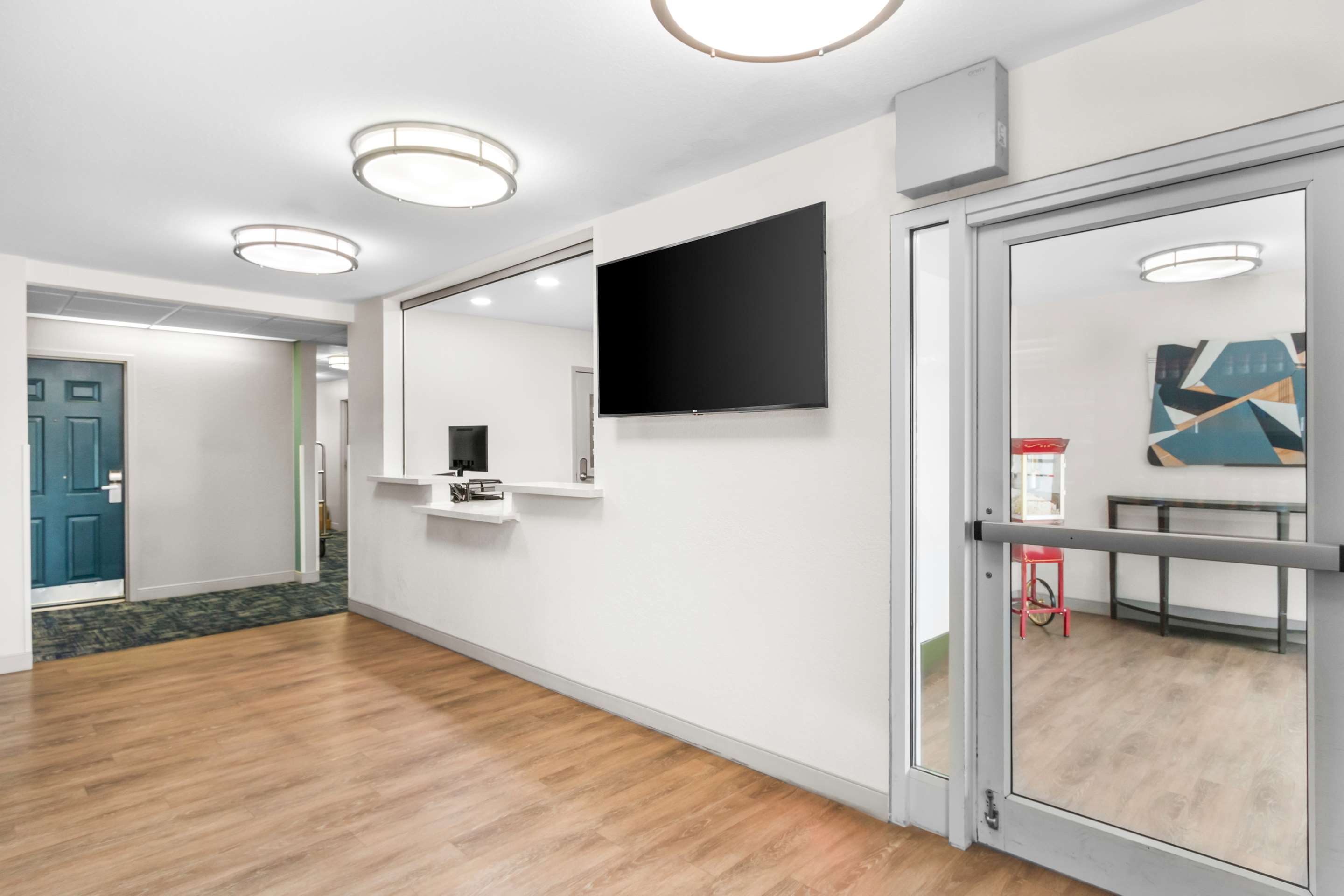 SIM AustinSouth Lobby
