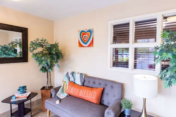  - Sonesta Simply Suites Lake Forest