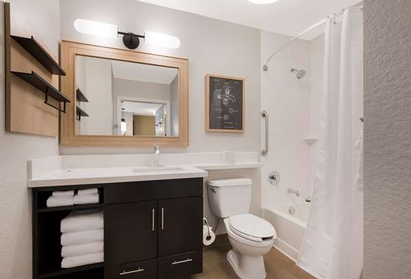 Suite - Sonesta Simply Suites Lake Forest