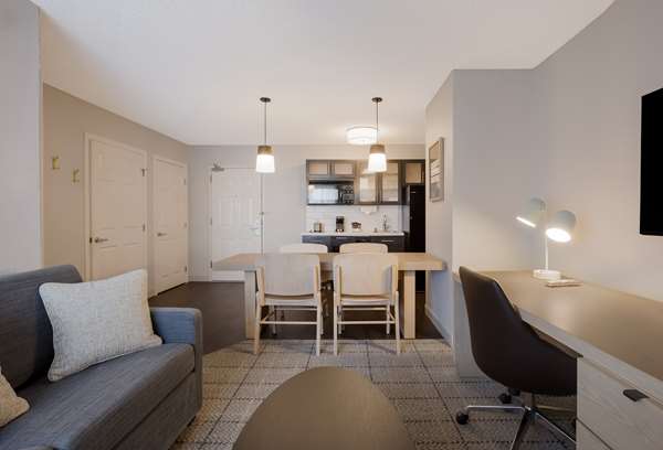 Suite - Sonesta Simply Suites Lake Forest