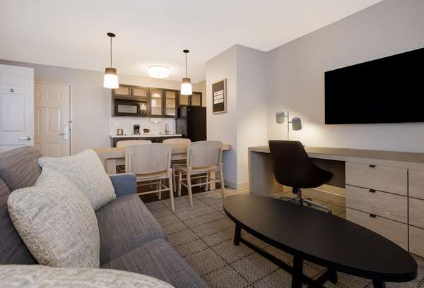 Suite - Sonesta Simply Suites Lake Forest