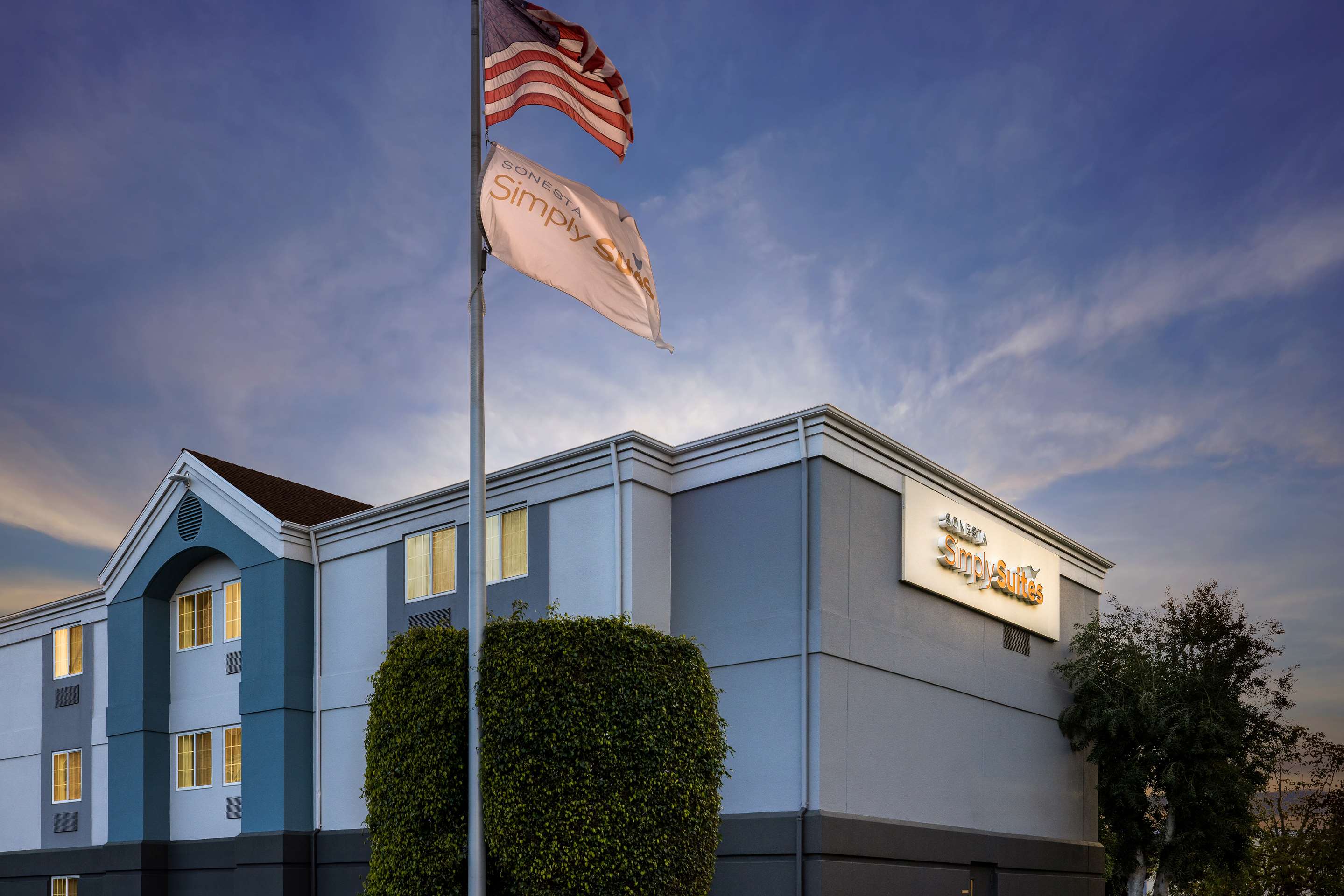 Hotel Building at Twilight | Sonesta Simply Suites Irvine East Foothill