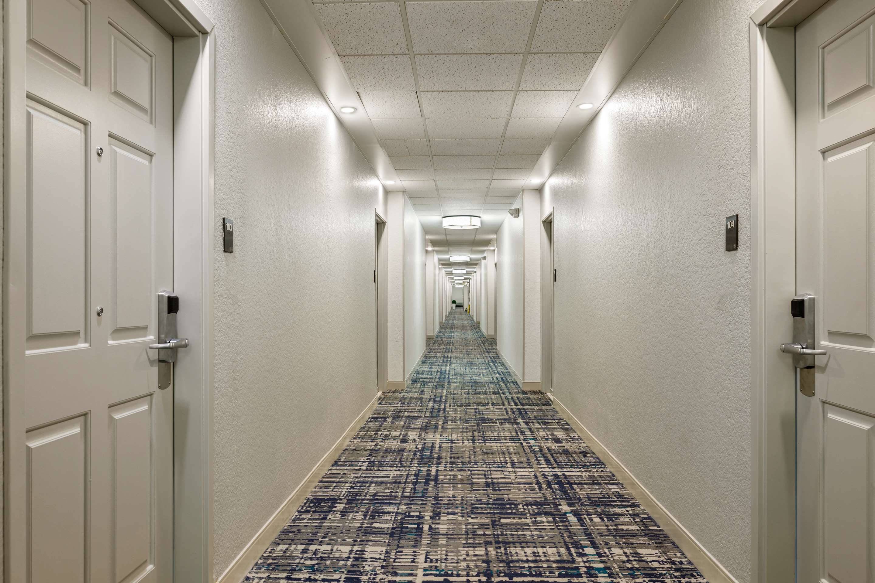 Hallway | Sonesta Simply Suites Irvine East Foothill