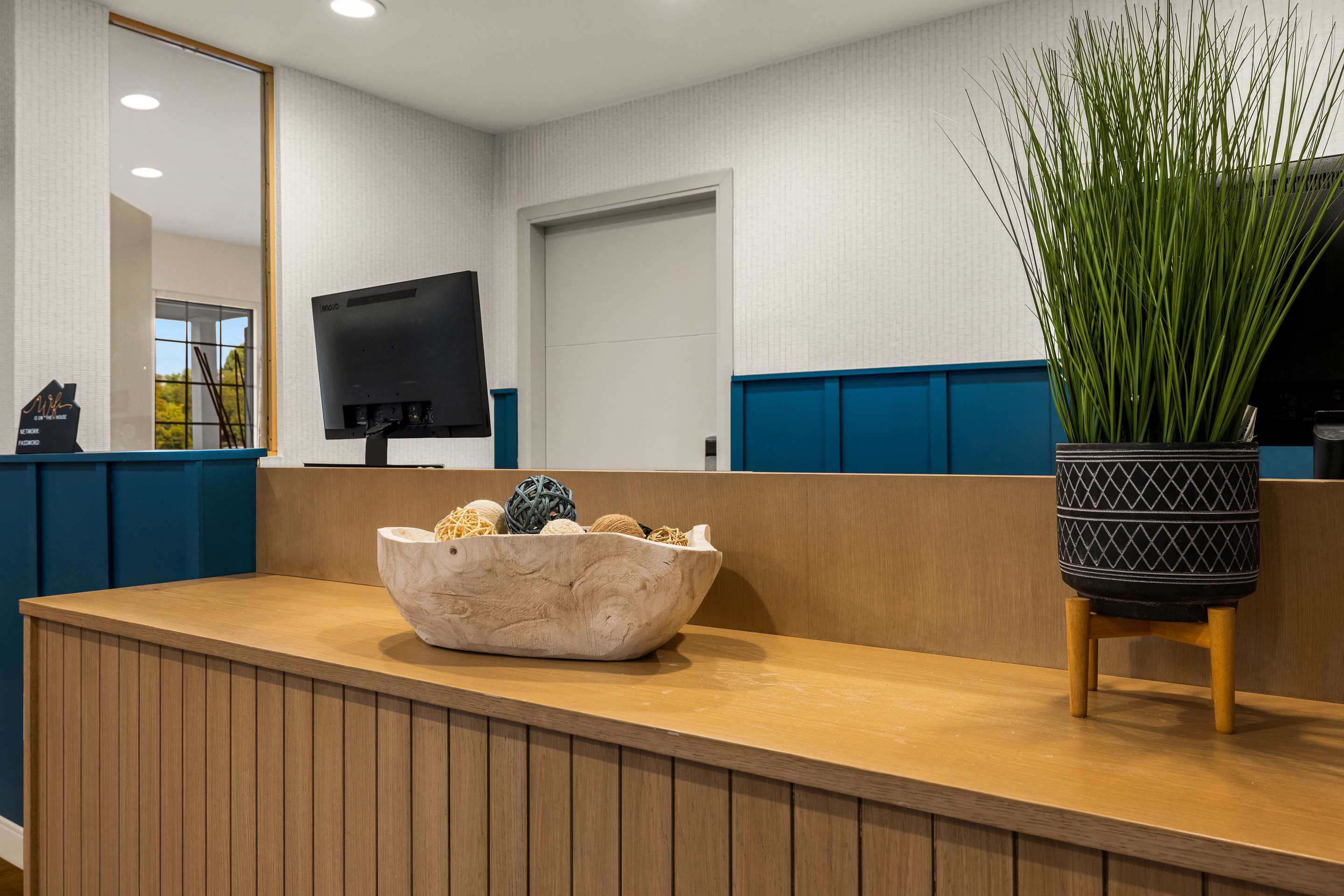 Front Desk detail | Sonesta Simply Suites Irvine East Foothill
