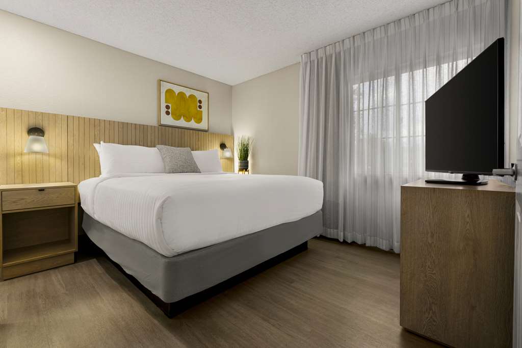 SONESTA SIMPLY ORANGE CNTY IRV-guestroom-Guest Room,On-Site.jpg