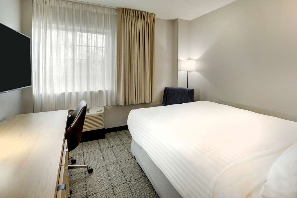 Sonesta Simply Baltimore Arpt-guestroom-Guest Room,On-Site.jpg