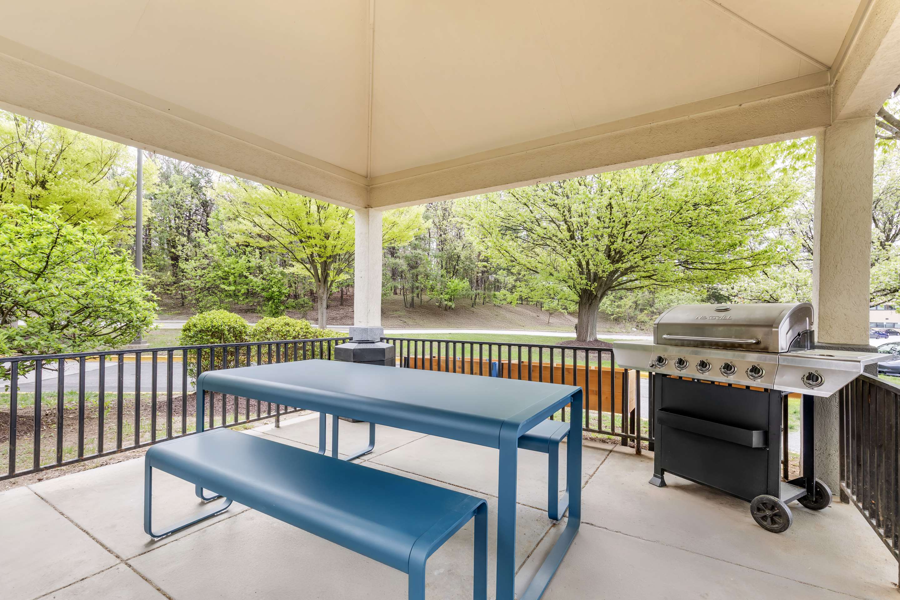 The Hang - BBQ Gazebo | Sonesta Simply Suites Baltimore BWI Airport