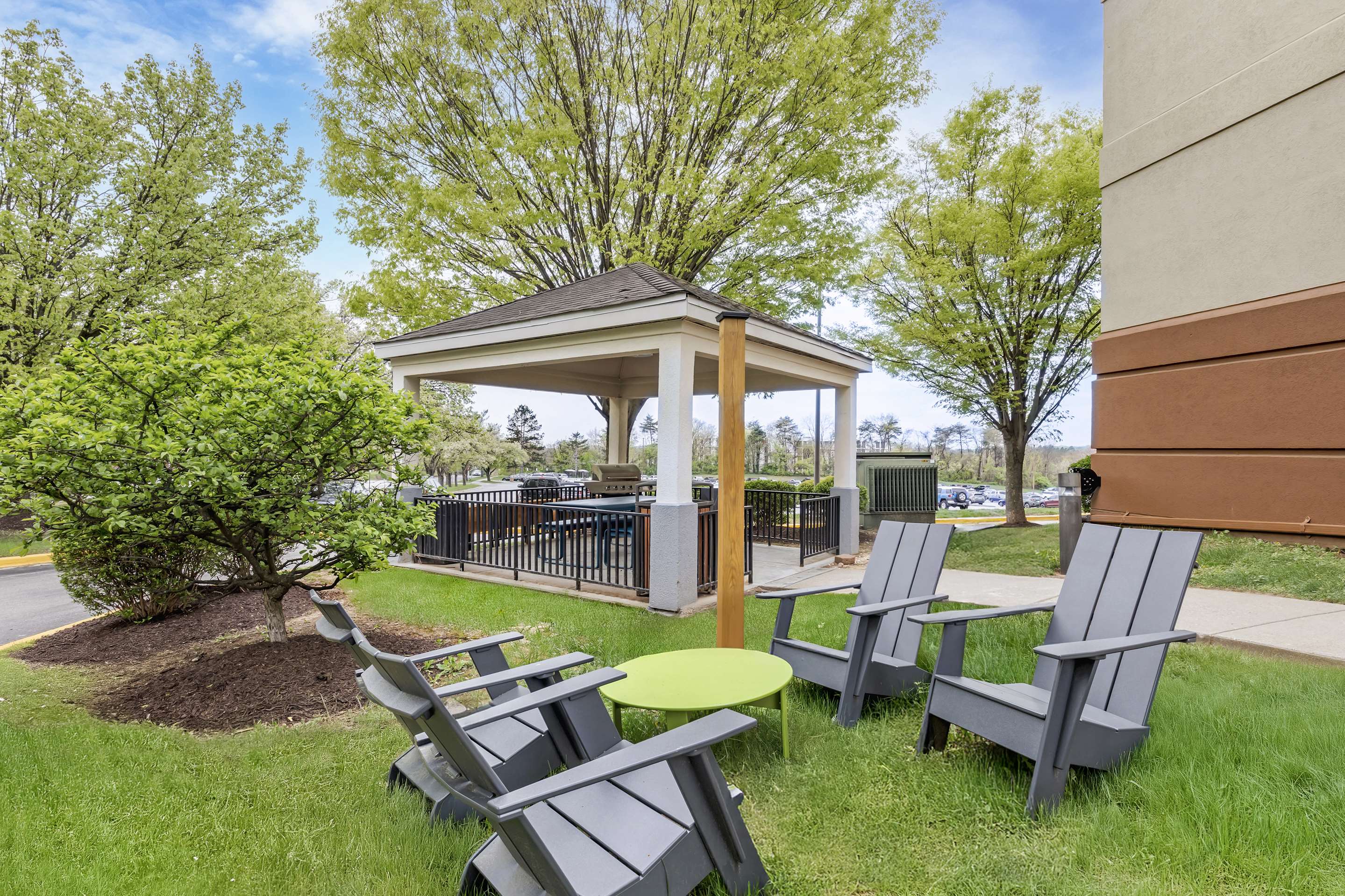 The Hang - BBQ Gazebo | Sonesta Simply Suites Baltimore BWI Airport